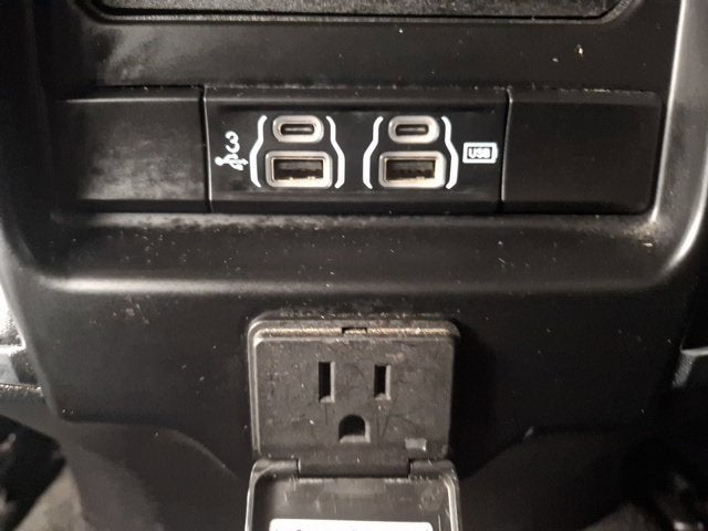 2019 RAM 1500 Laramie Crew Cab 4x4 5'7" Box