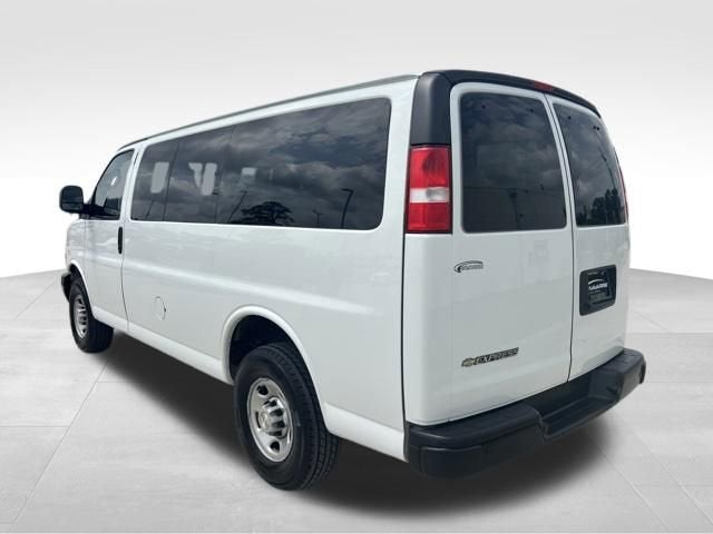 2023 Chevrolet Express Passenger 3500 1LS