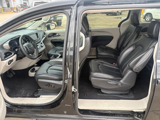 2023 Chrysler Pacifica Hybrid Touring L