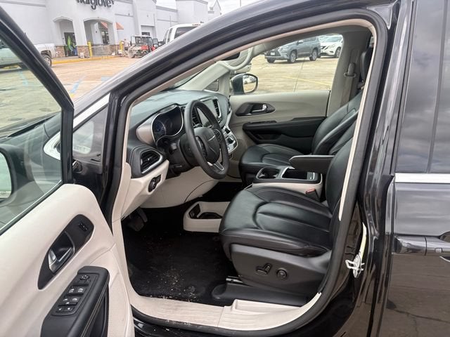 2023 Chrysler Pacifica Hybrid Touring L