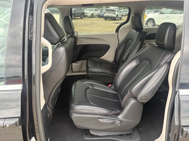 2023 Chrysler Pacifica Hybrid Touring L