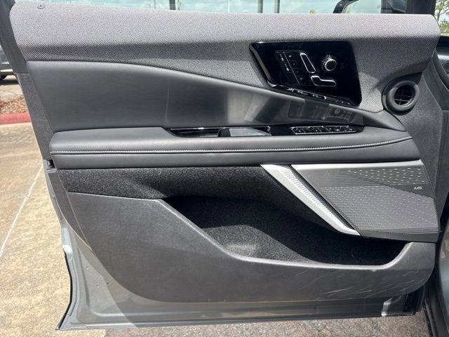 2025 Cadillac OPTIQ Luxury 1