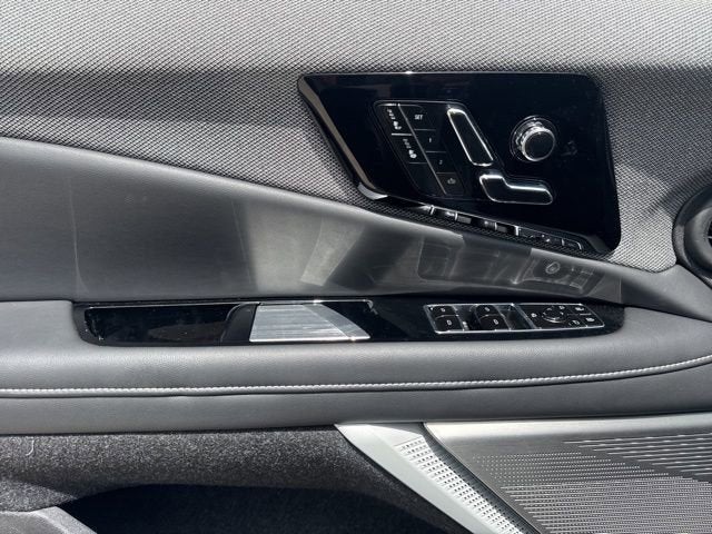 2025 Cadillac OPTIQ Luxury 1