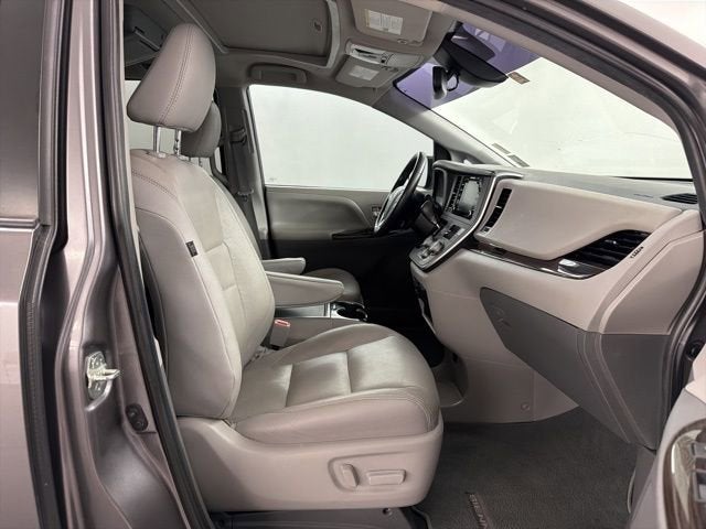 2020 Toyota Sienna XLE Auto Access Seat